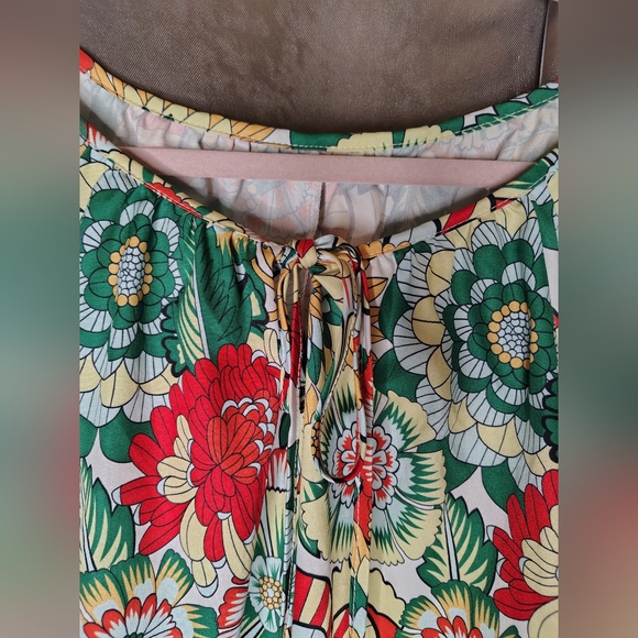 Floral Print Women's Top - Picture 2 of 4